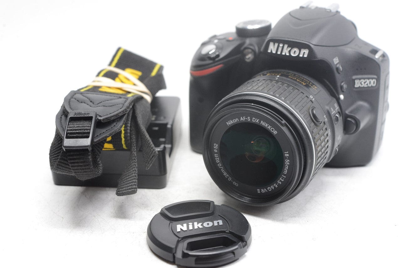 NIKON D3200 W/ AF-S DX 18-55MM F/3.5-5.6G VR II LENS - PRE-OWNED