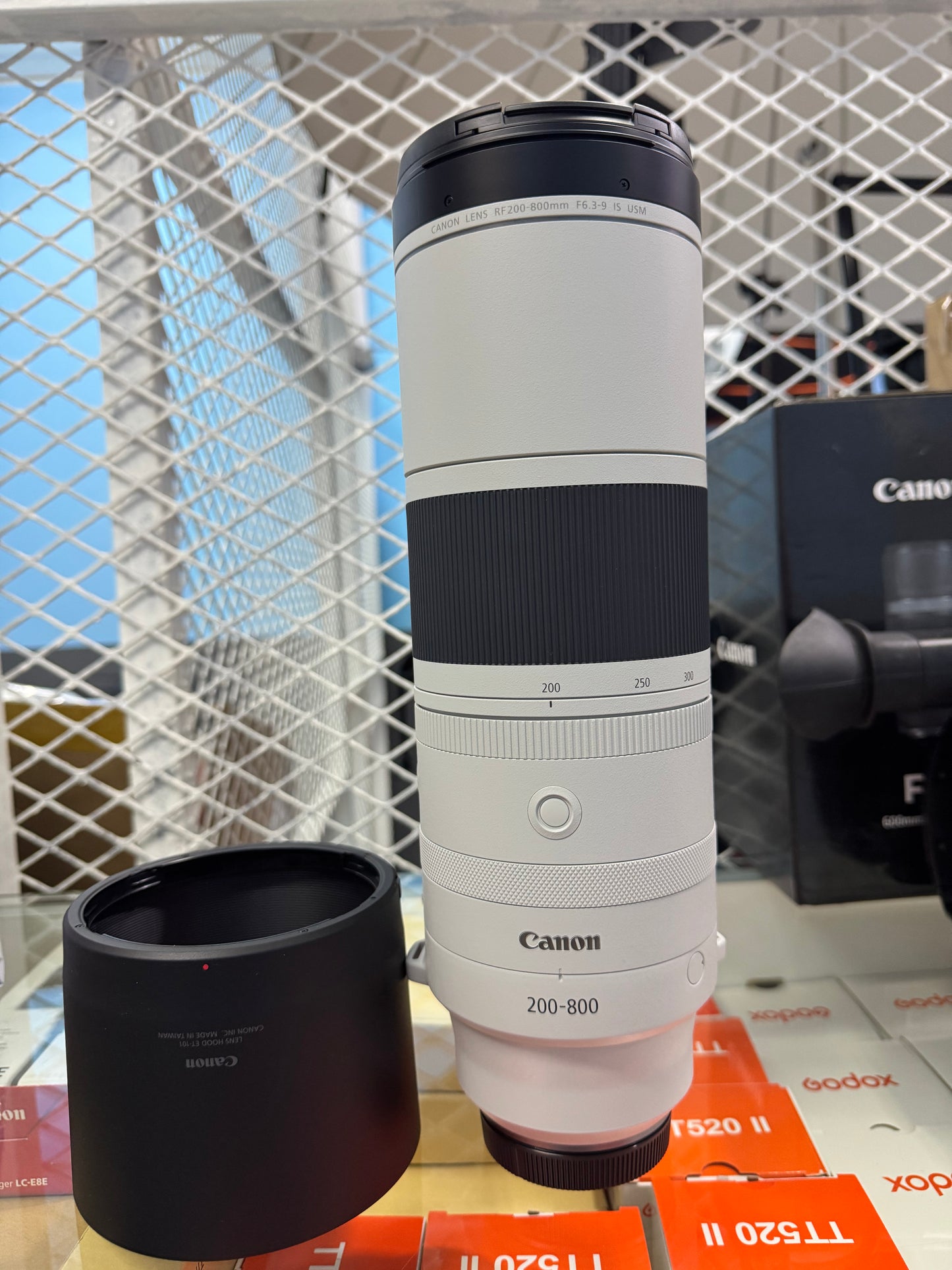 Canon RF 200-800mm f/6.3-9 IS USM Lens pre-owned