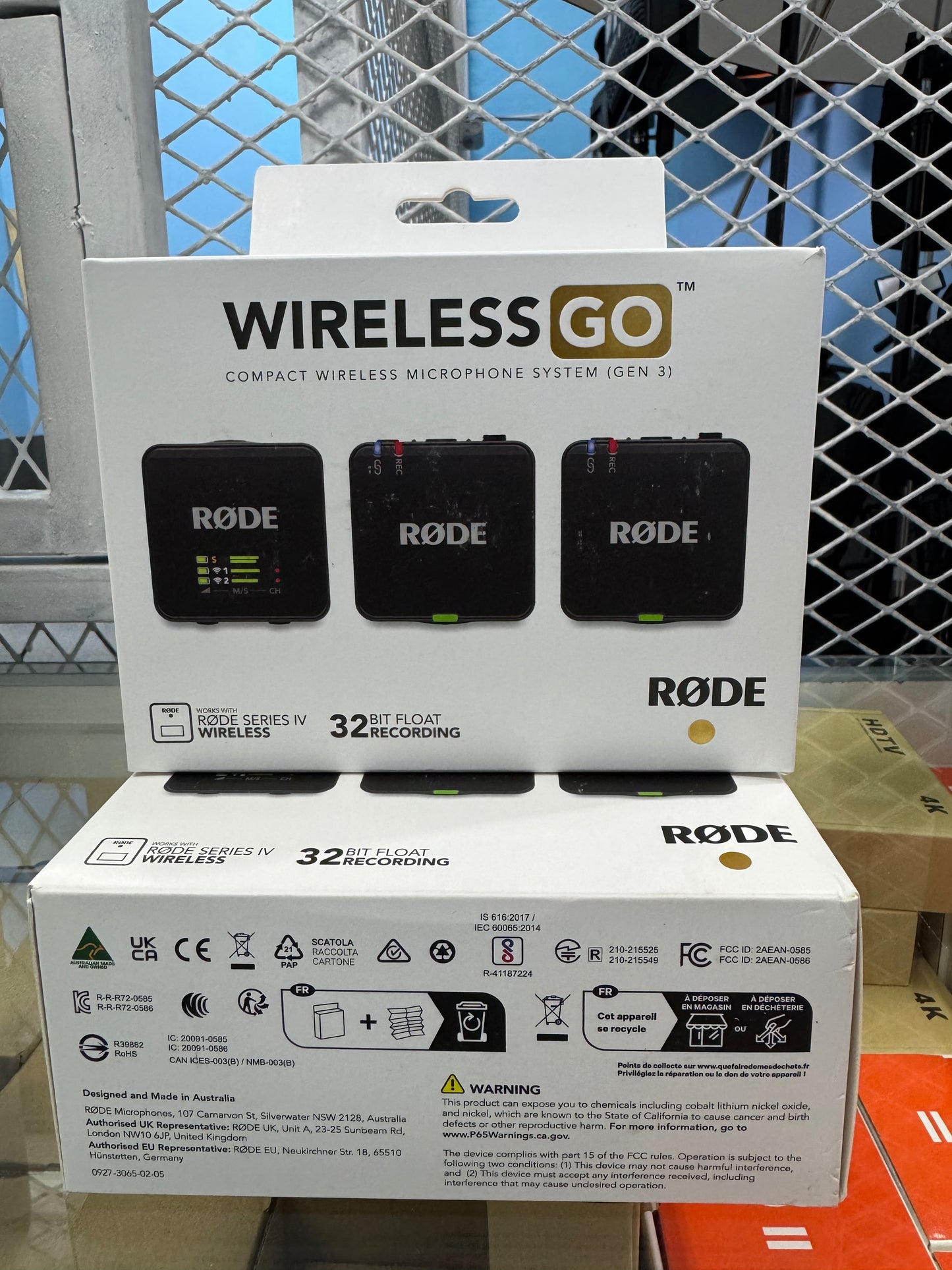 Rode Wireless GO (Gen 3) 2-Person Compact Digital Wireless Microphone System/Recorder (2.4 GHz, Black) + Free Rode Charge Case and Interview GO (Valued