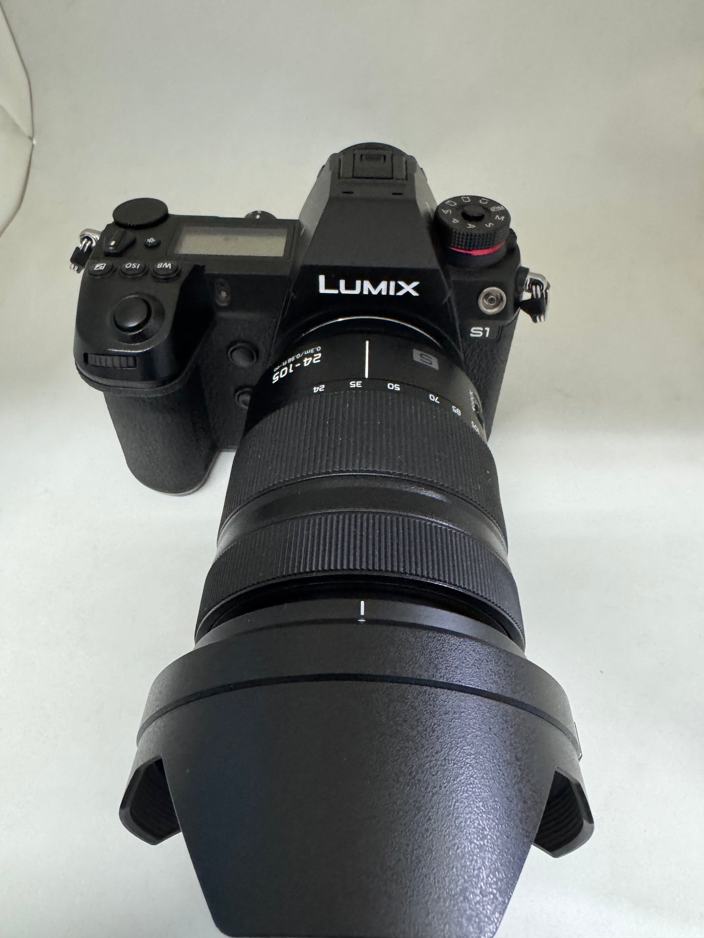 Panasonic Lumix S1 Mirrorless + lens 24-105mm f4  (Used)